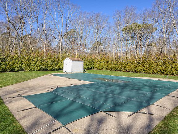 3rd image of 10 Chestnut Ln