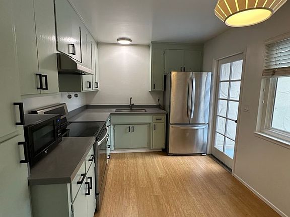 5th image of 385 Sea Ridge Rd