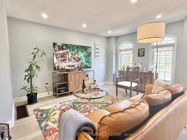 2037 Bur Oak Ave — Photo 4