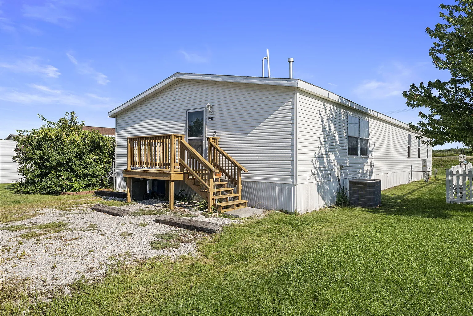 4947 Abrams Dr photo 1