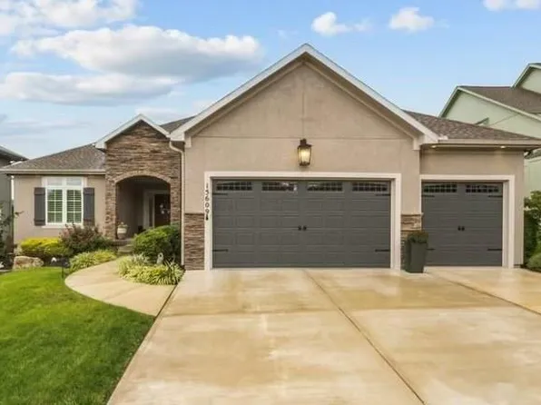 15609 Linden St, Overland Park, KS 66224
