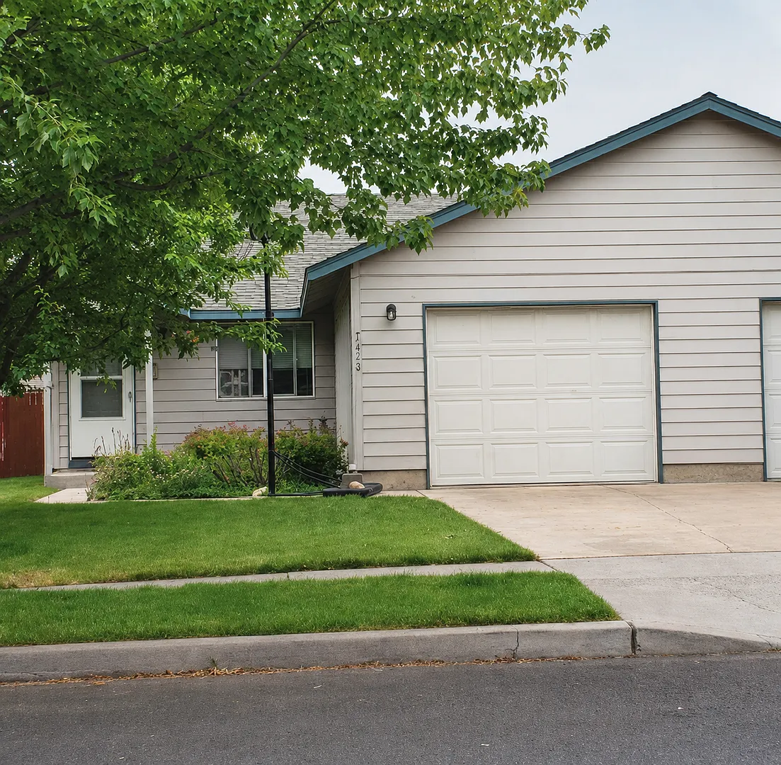 2 Bed Duplex with Fenced Yard, Covered Patio & Water Included — Photo 1