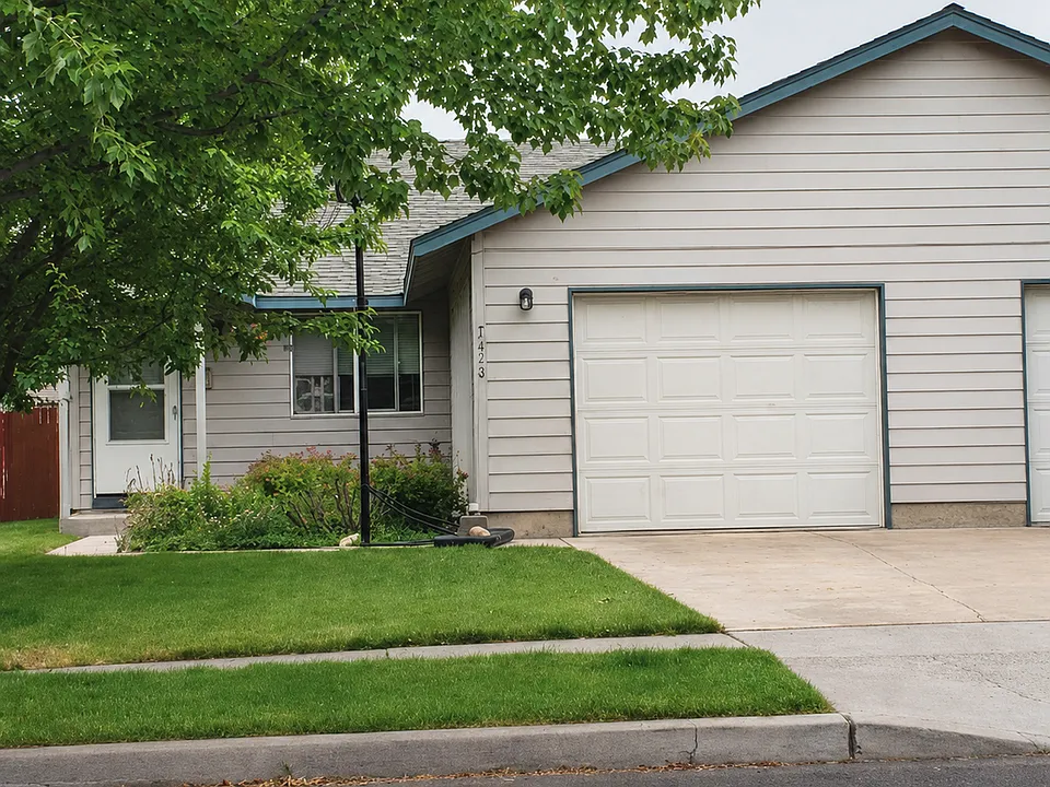 2010 NW Elm Ave
