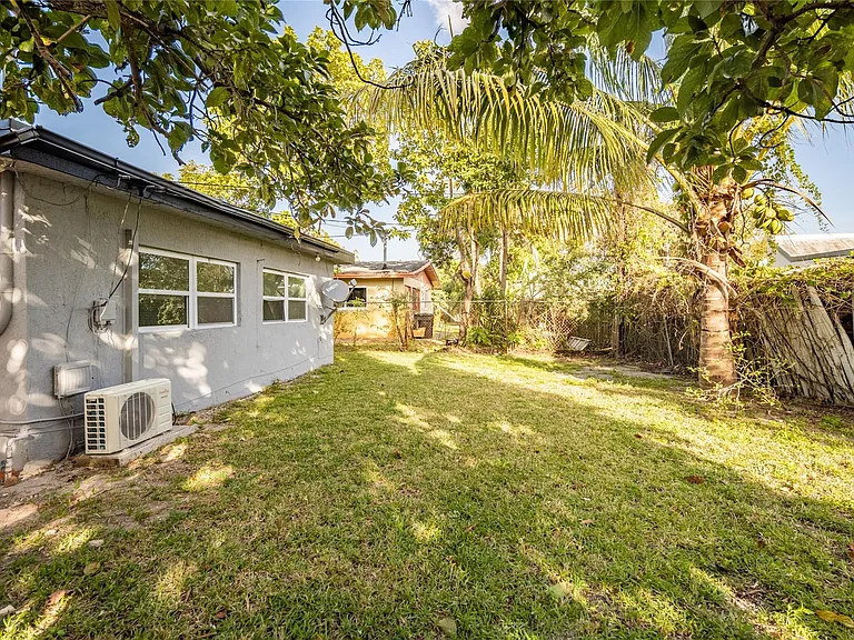 3120 SW 12th Pl — Photo 4
