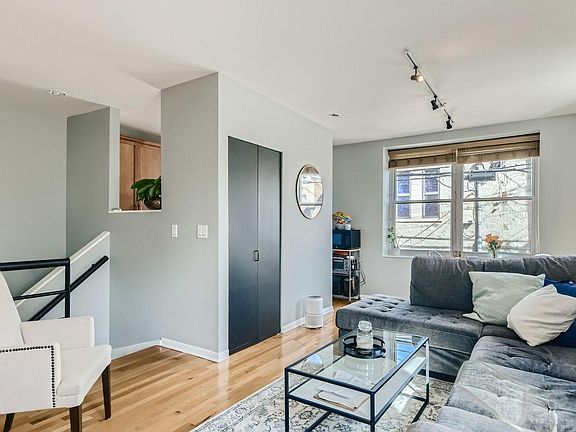 4th image of 2339 N Greenview Ave #106