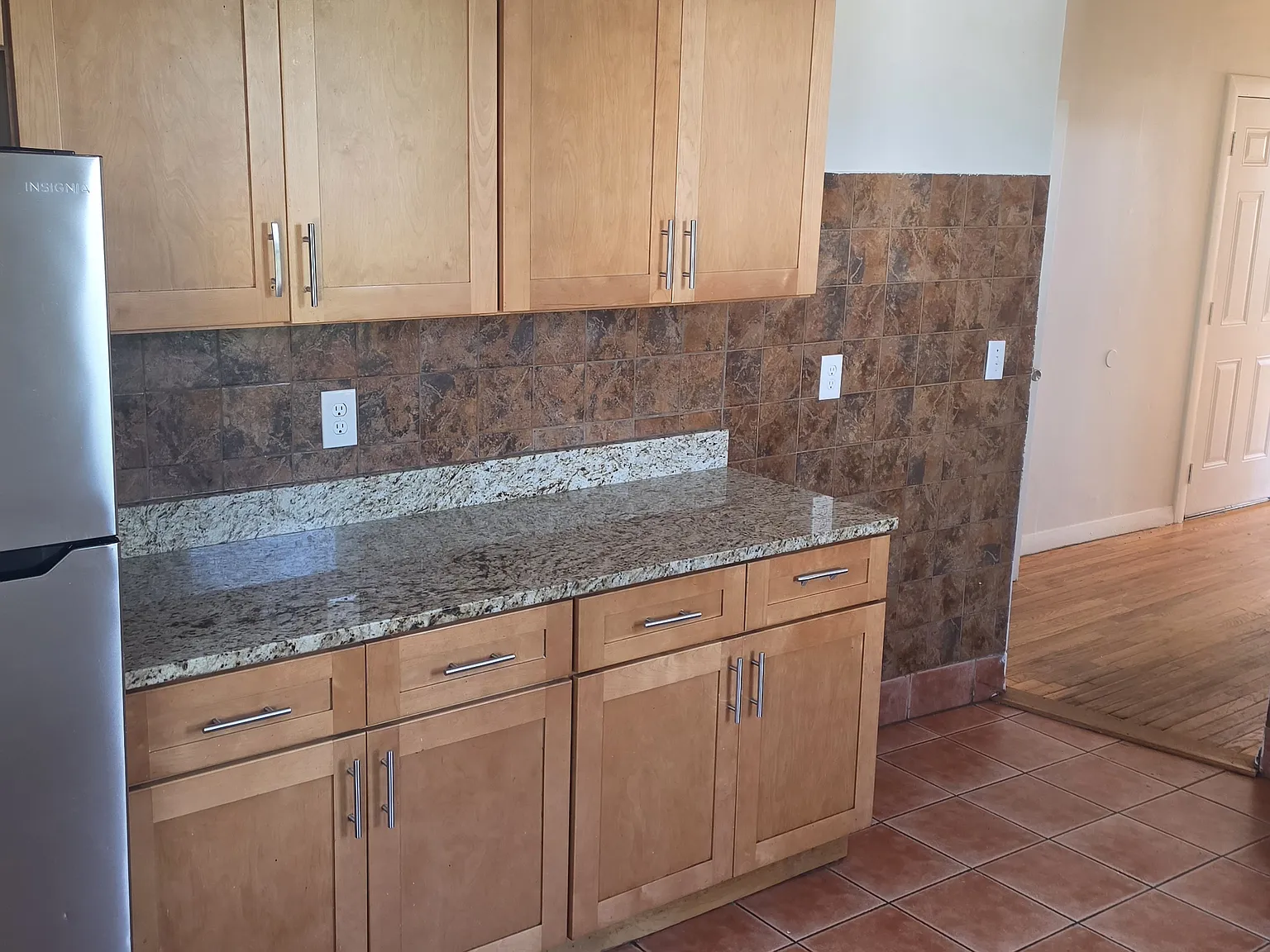 3 bed, 950 sqft, $3,000 — Photo 2