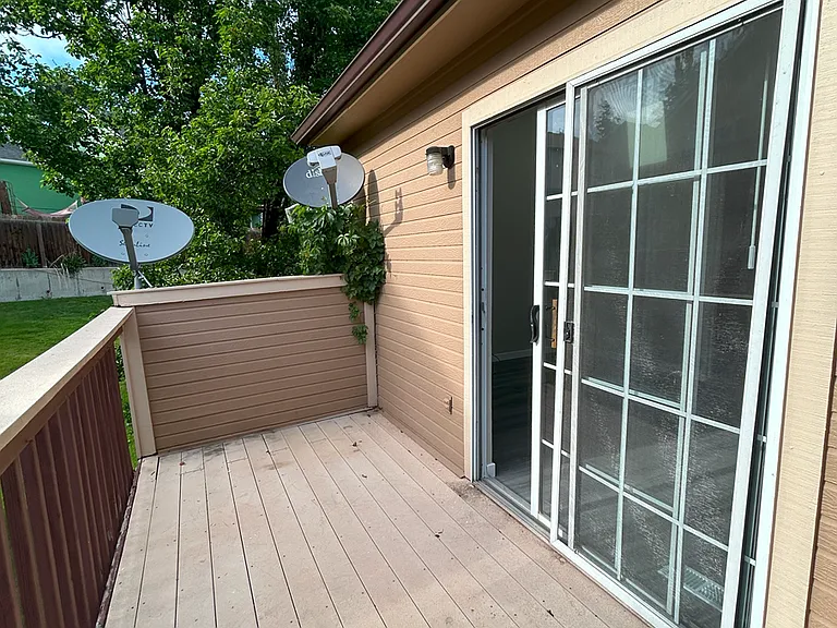 Private porch 13' x 6'