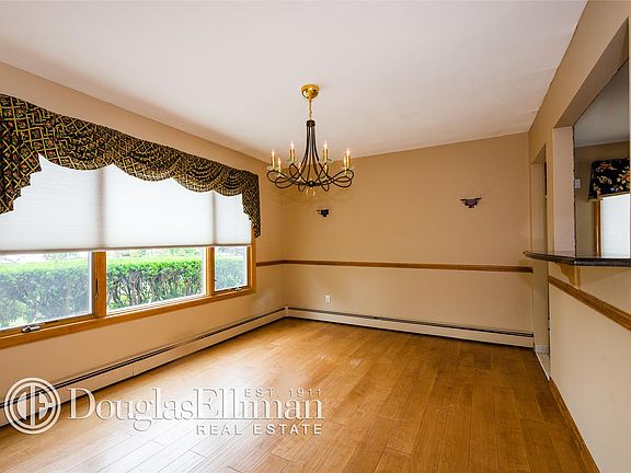 3rd image of 2742 Patricia Ln