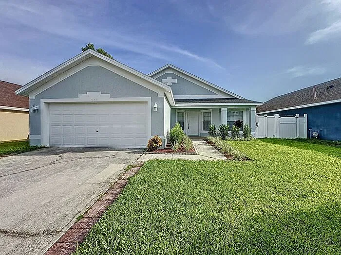 3 bed, 2.0 bath, 1372 sqft, $2,200 — Photo 2