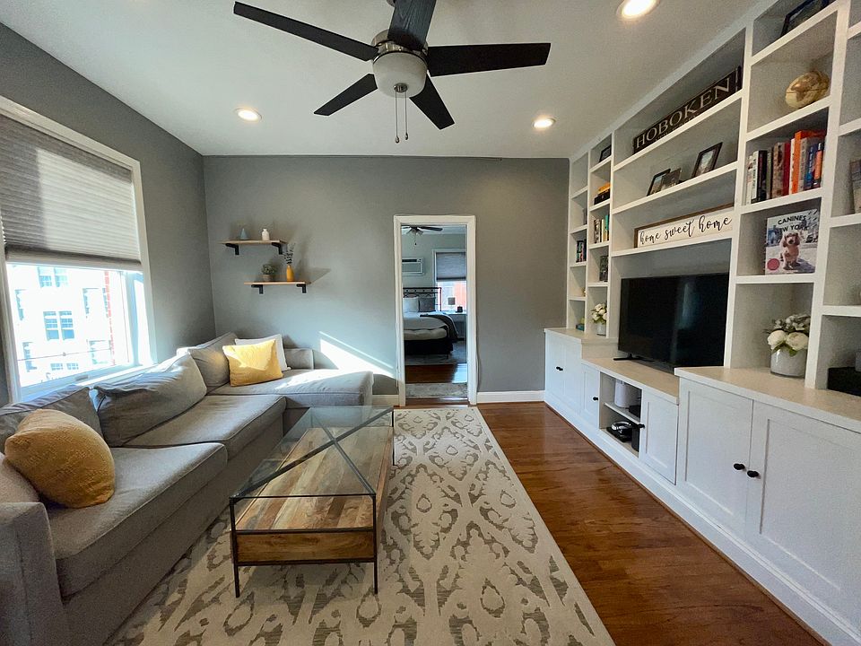 1st image of 901 Garden St #4