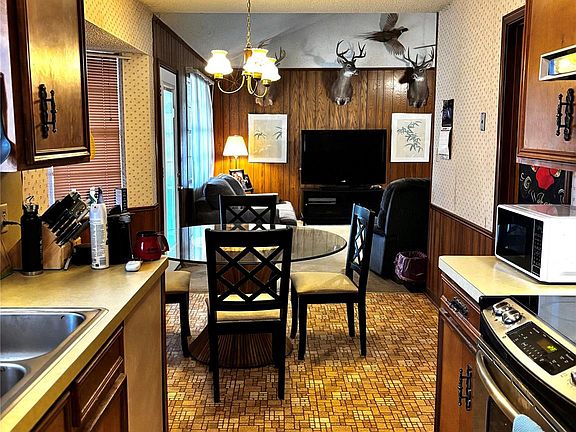 5th image of 615 Roene Ln