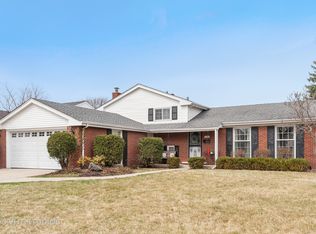 1610 W Concord Dr, Arlington Heights, IL 60004