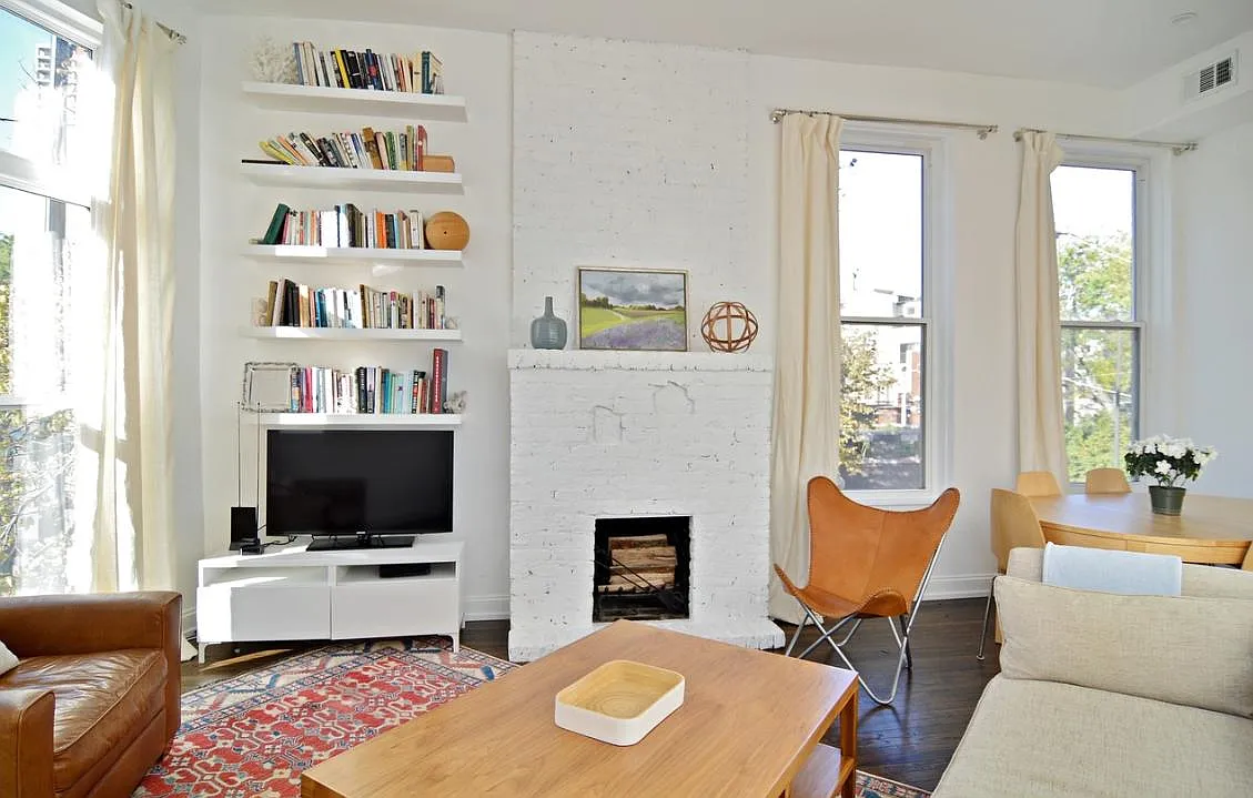 Building Photo - 223 W Wisconsin St #2C