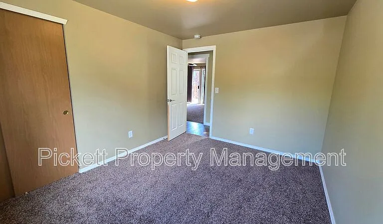 1367 NW Rockford Cir — Photo 15