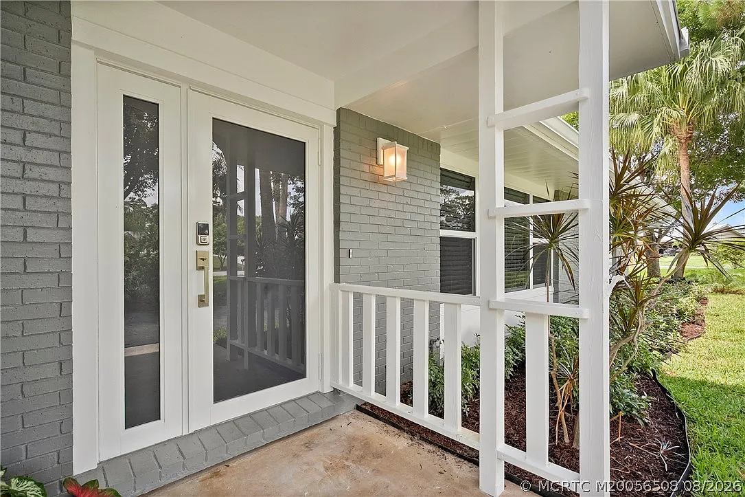 3 bed, 2.0 bath, 2214 sqft, $4,300 — Photo 2