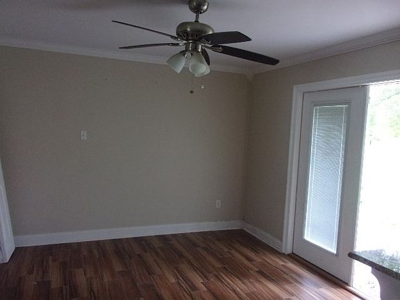 4th image of 8 Hilda Ln