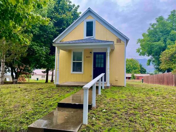809 Maple St, Kamiah, ID 83536