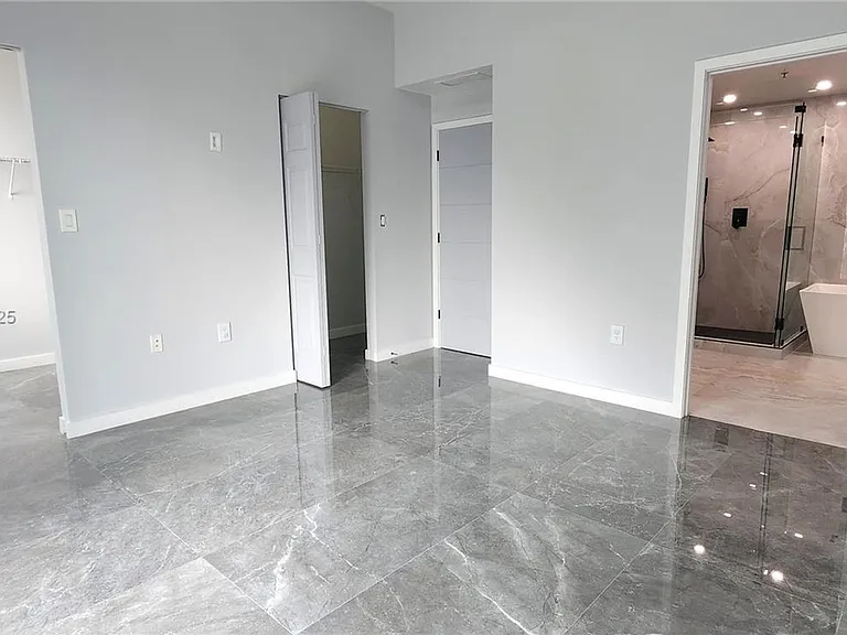 2146 Van Buren St #403 — Photo 6