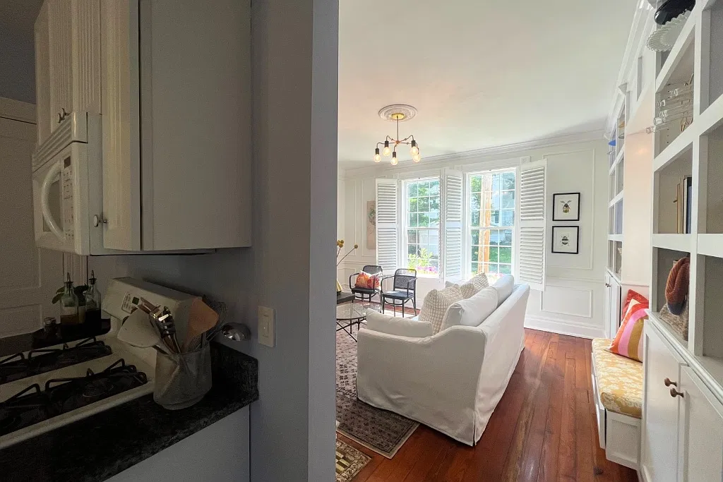 2124 Herrick Ave — Photo 4