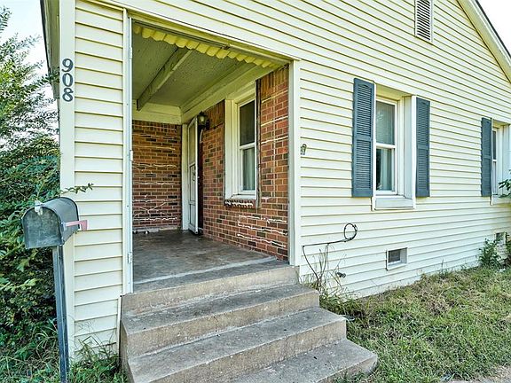 5th image of 908 N Lilac Ln