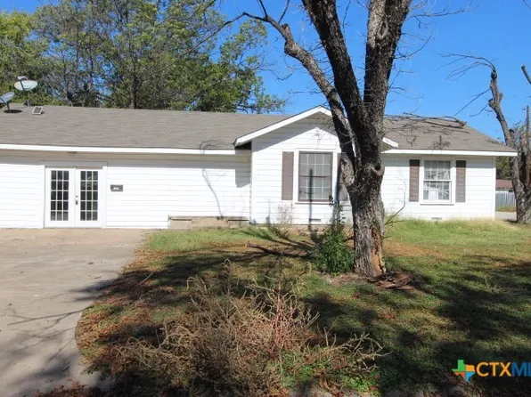 1102 W Sunset St, San Saba, TX 76877