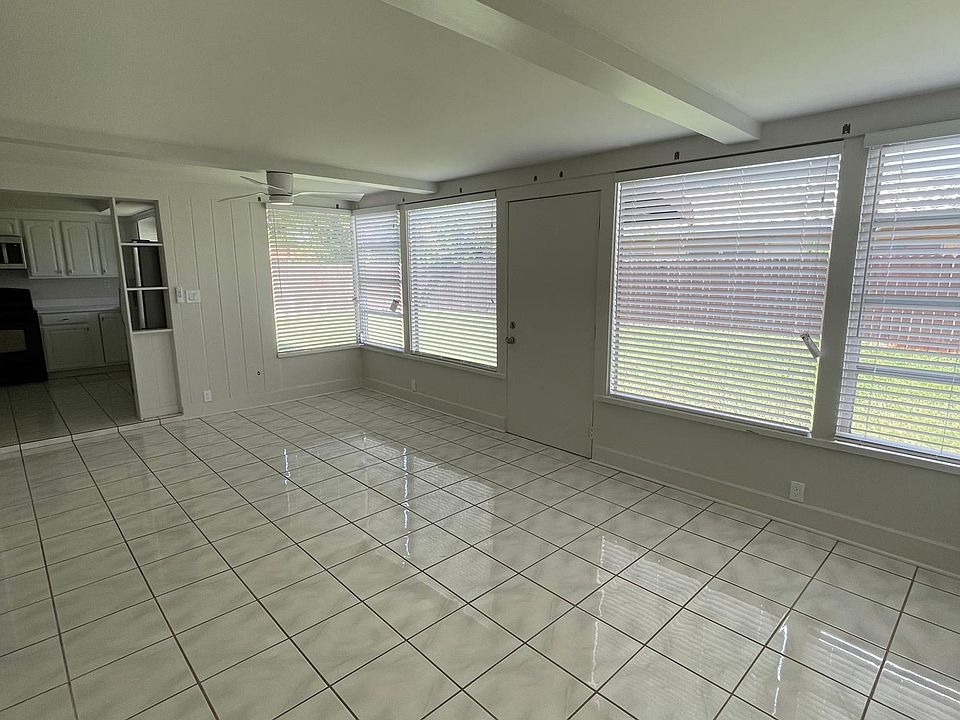 1st image of 3320 NE 17th Way