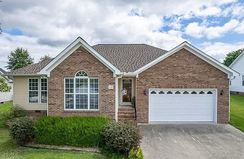 122 Erica Dr Photo 1
