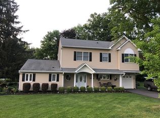 7 Dillon Rd, Kendall Park, NJ 08824