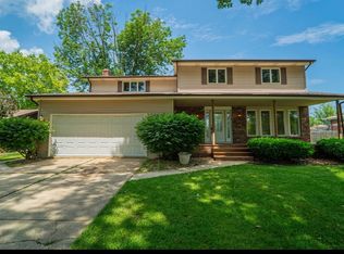 308 Maid Marion Dr S, Schererville, IN 46375