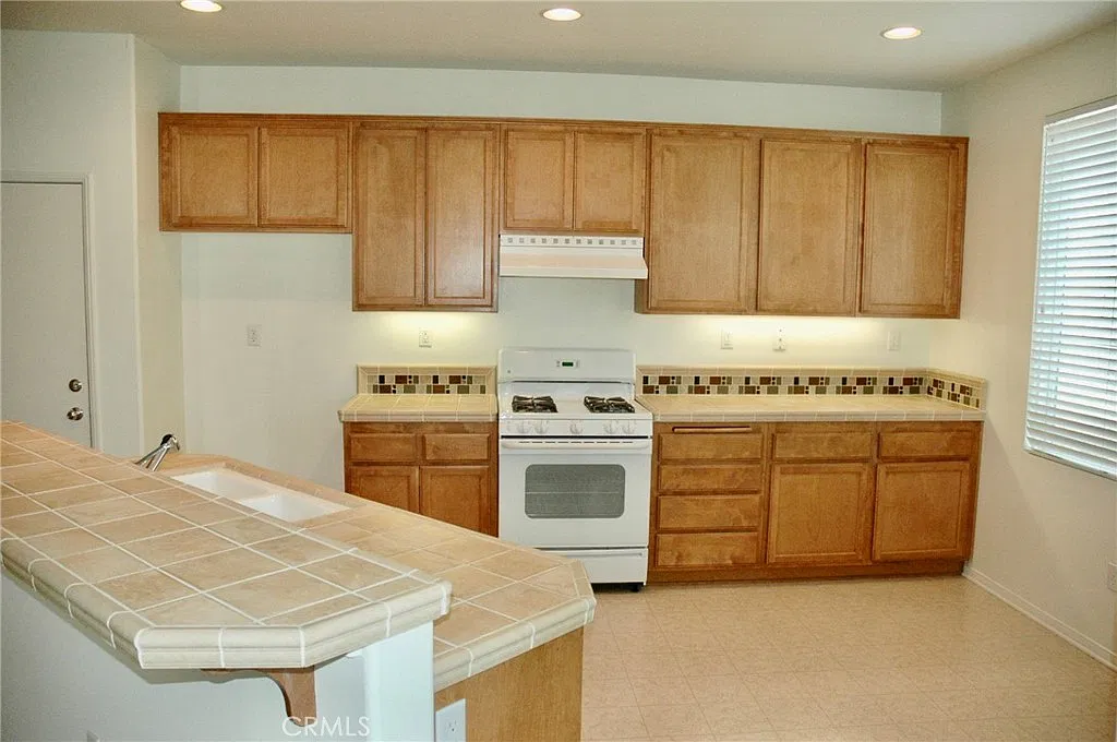 3 bed, 1714 sqft, $4,600 — Photo 4