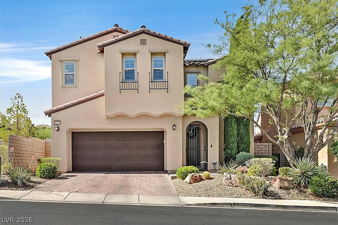 4 bed, 3.5 bath, 2520 sqft, $4,800 — Photo 1