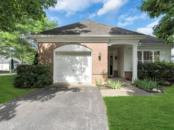 11 Springlawn Drive, Lakewood, NJ 08701