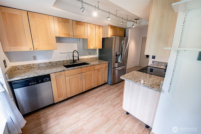 2nd image of 4635 W Lake Sammamish Parkway SE #G305