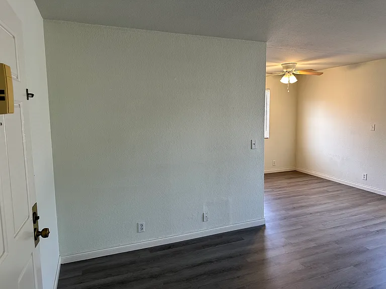 10933 Moorpark St #5 — Photo 7