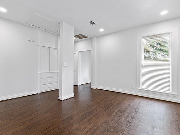 4th image of 4708 Collinwood Ave