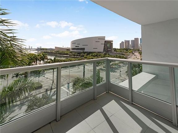 4th image of 900 Biscayne Blvd APT 507