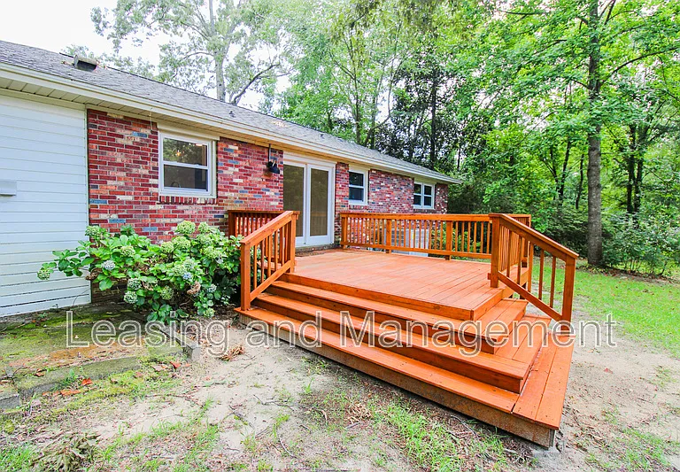 927 Holly Ct — Photo 18
