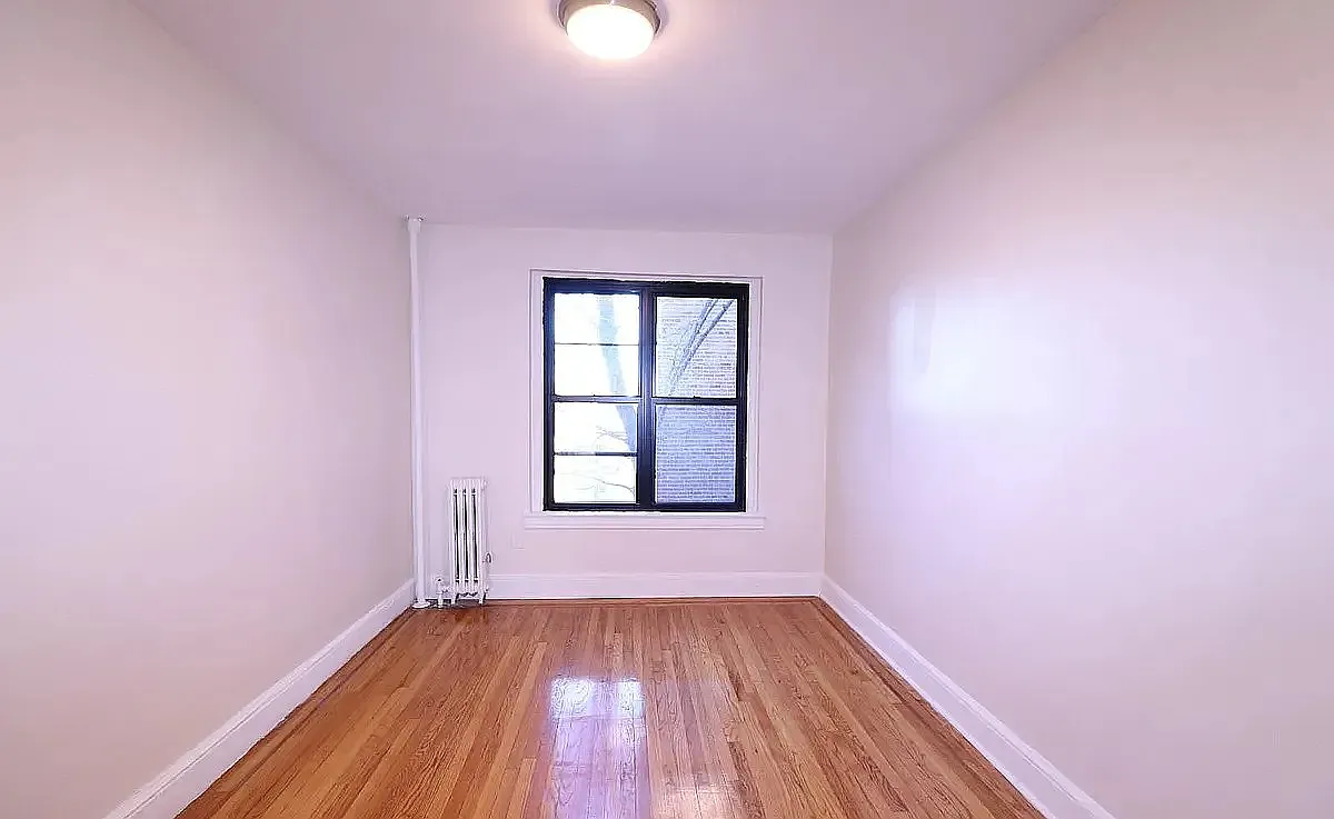 151-10 35th Avenue — Photo 2