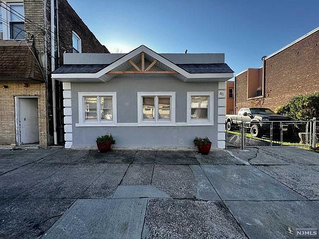 1st image of 46 Belmont Ave #1