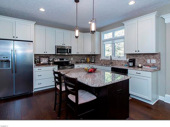 3rd image of 33476 Reserve Way