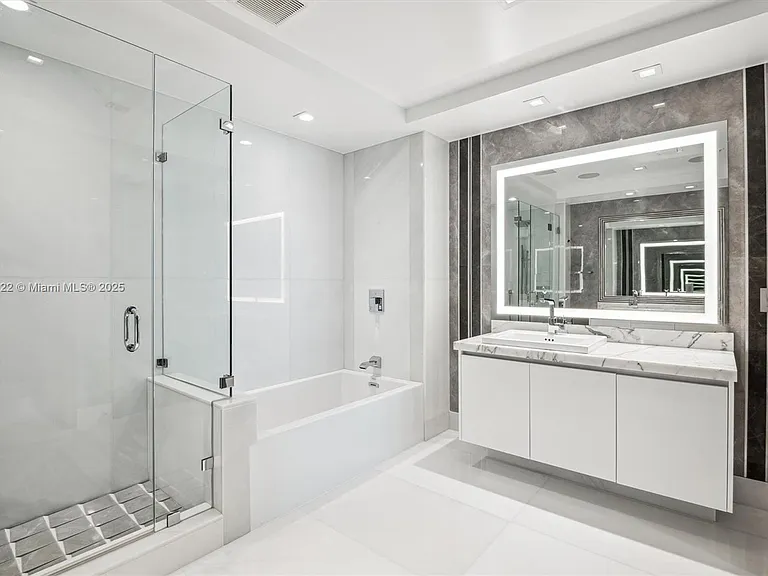 330 Sunny Isles Blvd #5-UPH04 — Photo 31