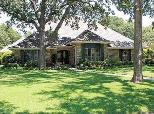 911 Angela Dr, Lewisville, TX 75067