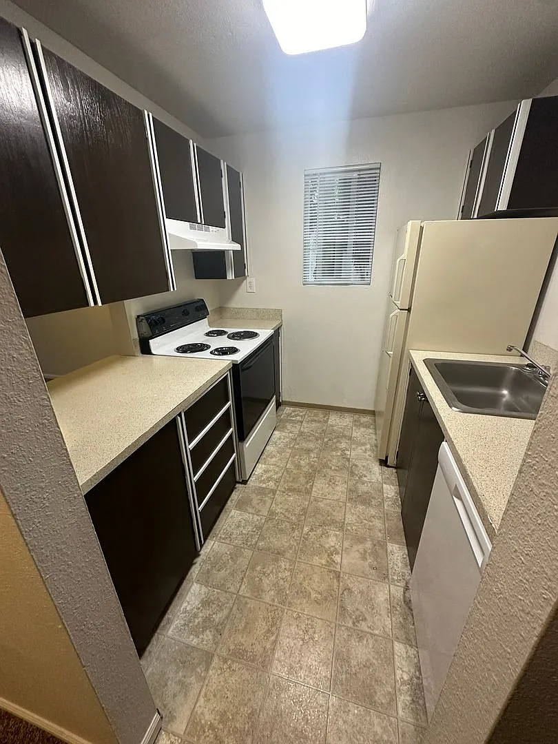 Westwood Apartments — Photo 4