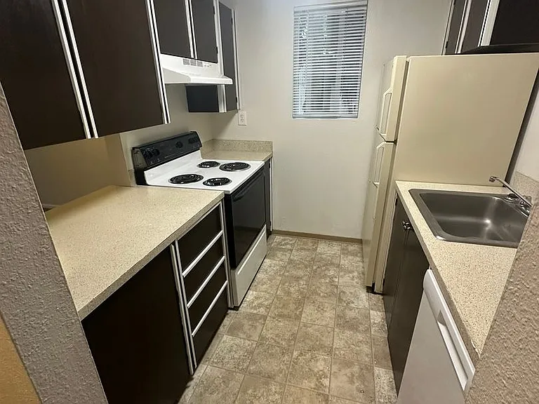 Westwood Apartments — Photo 21