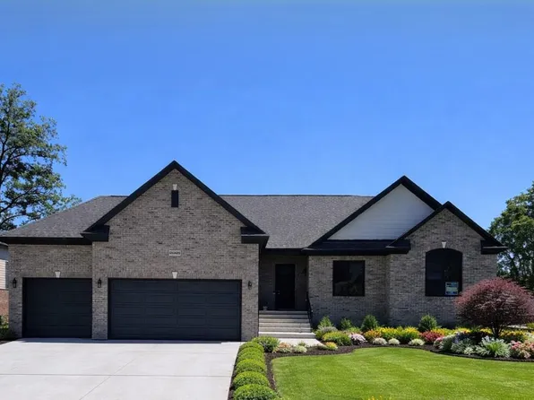 50402 Oakbrooke Dr, Chesterfield, MI 48047