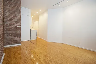 Rented by Space Marketing Shop