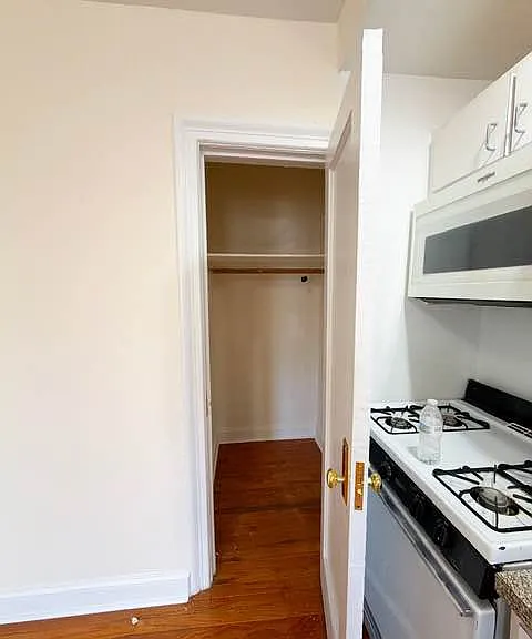 521 Isham St #1 — Photo 6