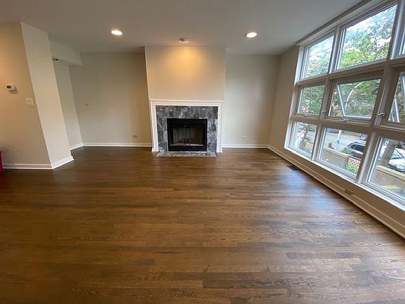 2nd image of 931 W Wrightwood Ave #B