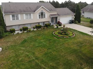 7748 Park Ridge Dr SW, Jenison, MI 49428