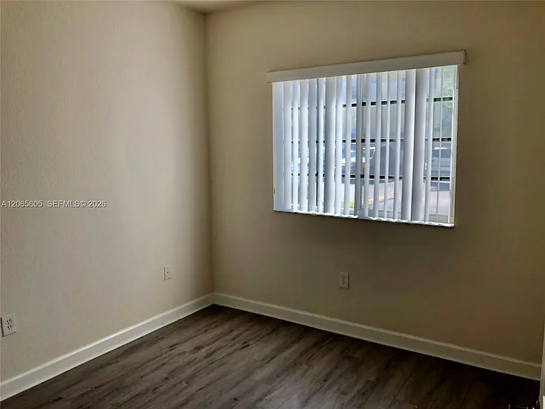 2733 NE 3rd Ct #103 — Photo 10
